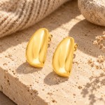 Duże złote kolczyki 585 organiczny kształt – aranżacja
