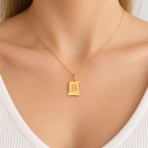 packshot na szyi modelki